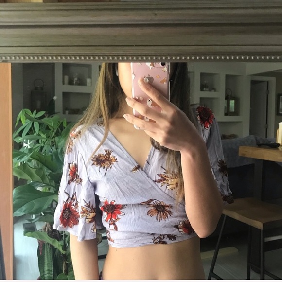 Lulu’s Lavender Floral Tie Front Top - Picture 3 of 3